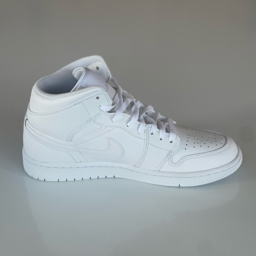Unworn Nike Air Jordan 1 Mid Triple White US Men's 9.5 - Picture 10 of 12